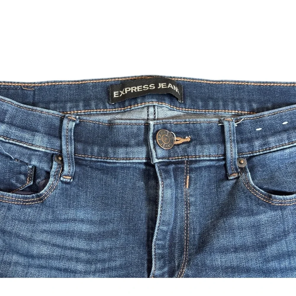 EXPRESS WOMAN'S DARK WASH 30x27‎ STRAIGHT CUT MID-RISE Distressed DENIM JEANS